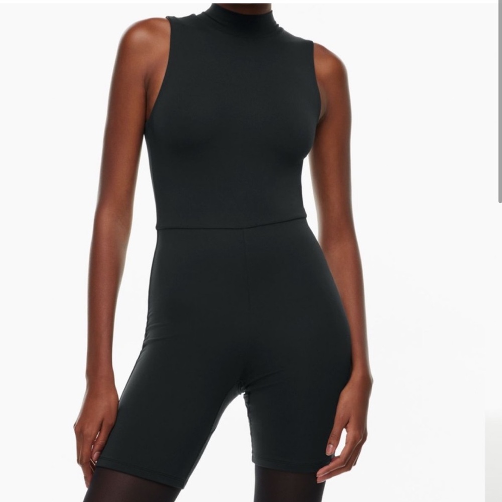 Aritzia Babaton Contour Black Fitted Sleeveless Bodysuit